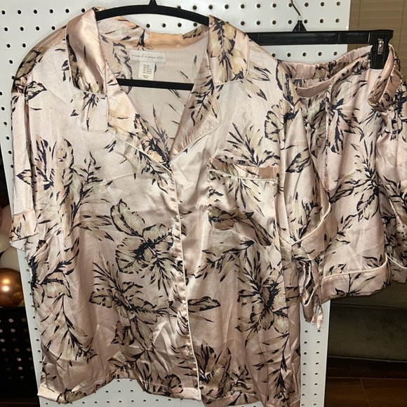 House of Harlow - Hawaiian Floral Pajama Set short sleeves and shorts Size 2x - Picture 1 of 9